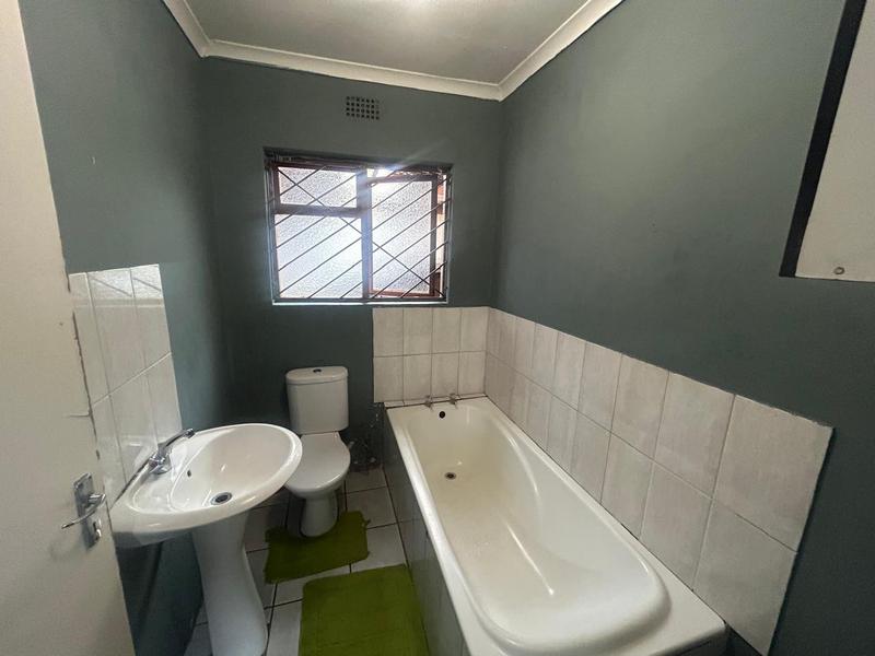 5 Bedroom Property for Sale in Malibu Village Western Cape